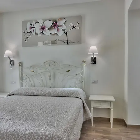 Hotel Mediterraneo Relais De Charme *